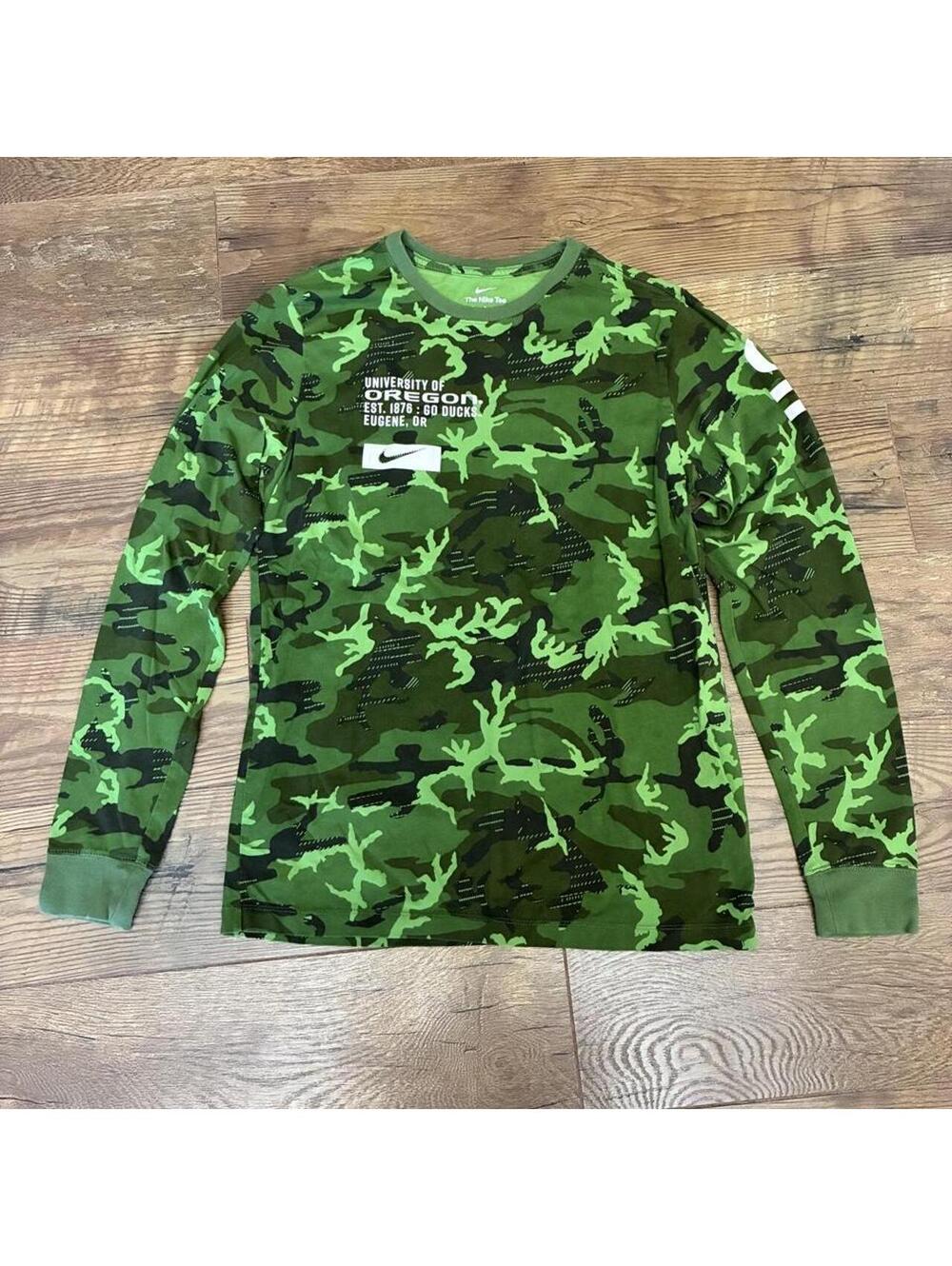 Nike Oregon Ducks camouflage long sleeve shirt in size M